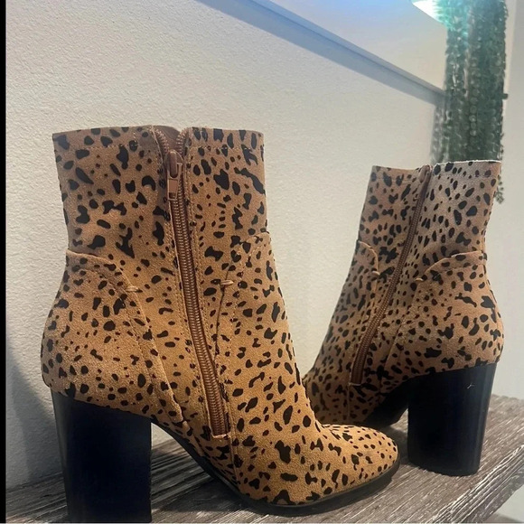 GIBSON LATIMER CHEETAH SUEDE BOOTS‎ Size 8.5 - Picture 2 of 9